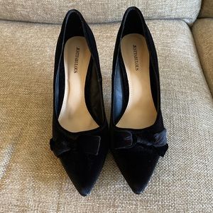 Just fabulous high heels. Black Velvet. Great for New Year’s Eve!